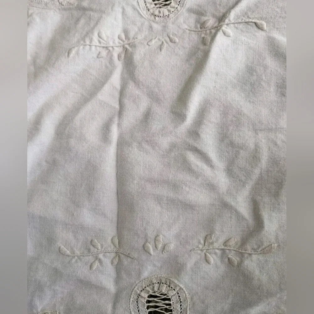 Antique Ivory White Woven Elegant Crocheted Lacey Lace Table Runner 12×31